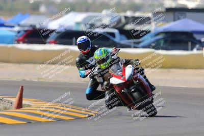 media/Oct-09-2022-SoCal Trackdays (Sun) [[95640aeeb6]]/Turn 2 (1110am)/